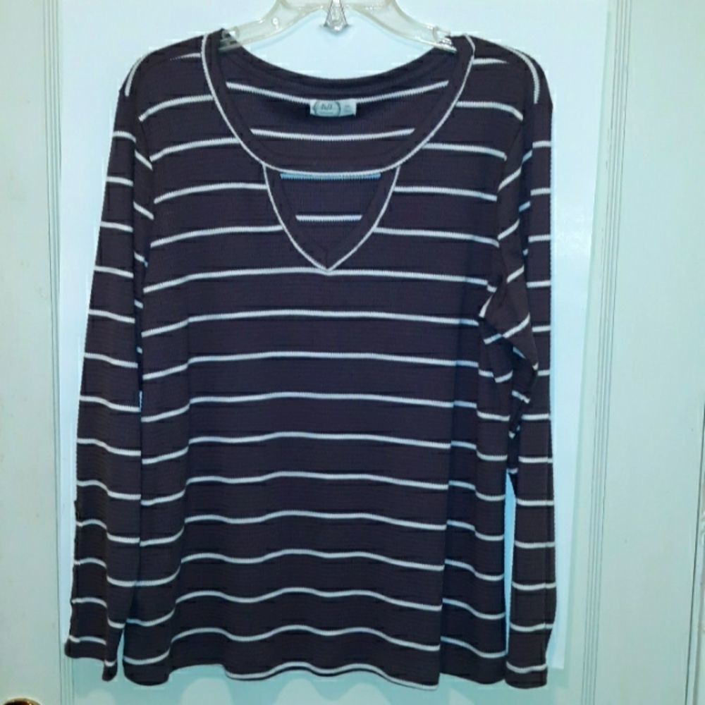Extra extra large v-neck top